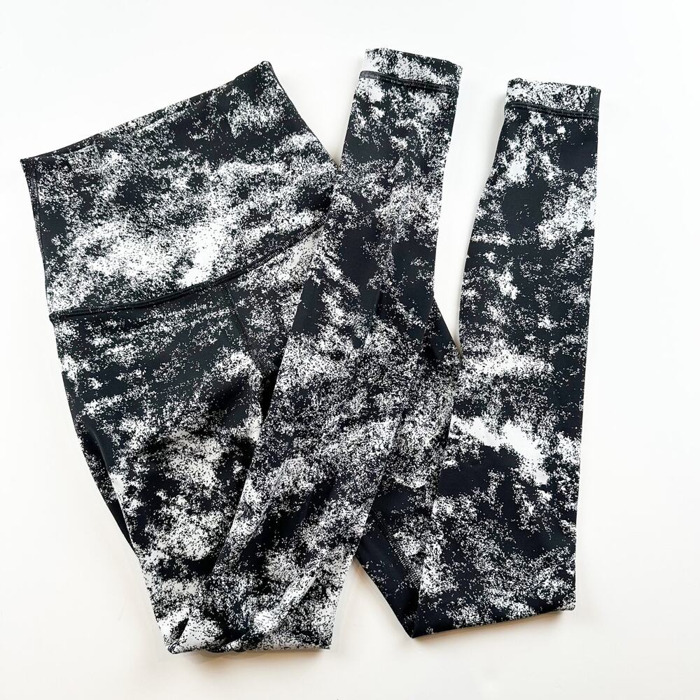 Lululemon wunder under Leggings  Aerify Jacquard Black Alpine White Size 2